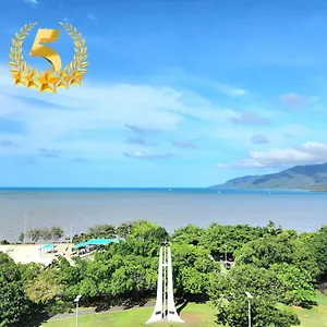 cairns-luxury-seaview-apartment.cairnshotels4all.com/